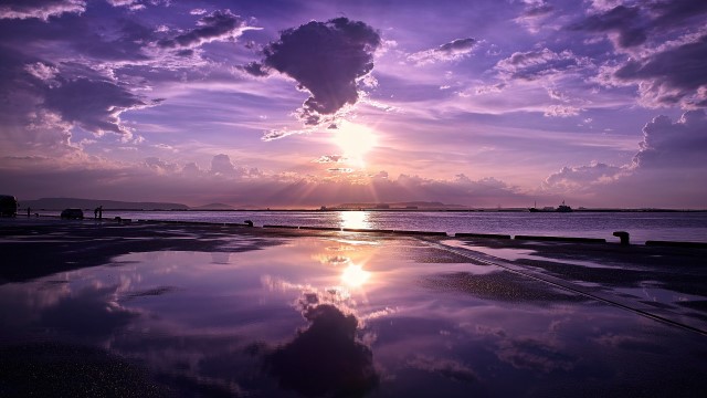 阴雨天和天使游戏